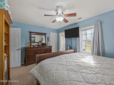 140 Van Riggs Road Hubert NC 28539