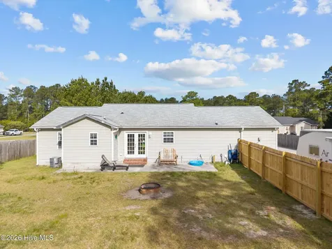 140 Van Riggs Road Hubert NC 28539