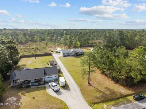 140 Van Riggs Road Hubert NC 28539