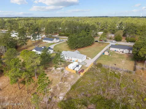 140 Van Riggs Road Hubert NC 28539