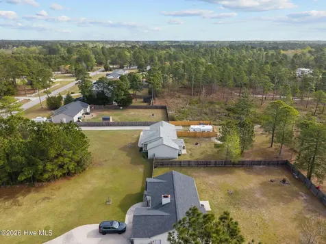 140 Van Riggs Road Hubert NC 28539