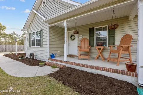 140 Van Riggs Road Hubert NC 28539