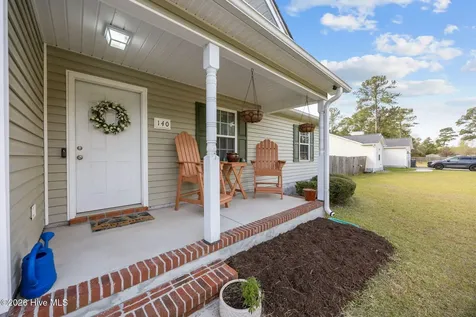 140 Van Riggs Road Hubert NC 28539