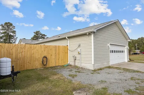 140 Van Riggs Road Hubert NC 28539