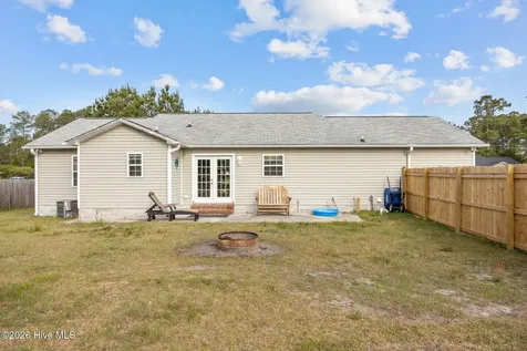 140 Van Riggs Road Hubert NC 28539