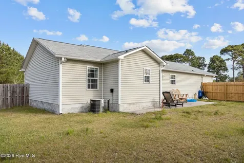 140 Van Riggs Road Hubert NC 28539