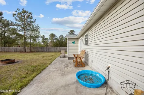 140 Van Riggs Road Hubert NC 28539