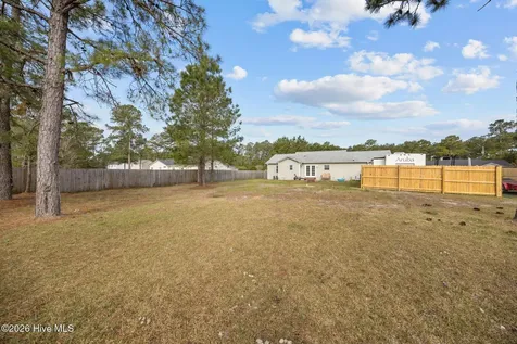 140 Van Riggs Road Hubert NC 28539
