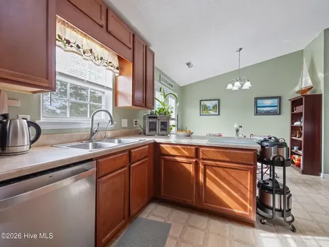 140 Van Riggs Road Hubert NC 28539