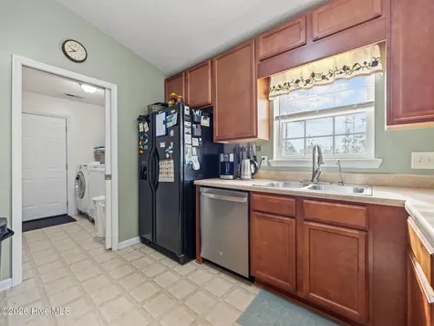 140 Van Riggs Road Hubert NC 28539