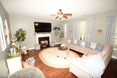 612 Dezi Lane Hubert NC 28539