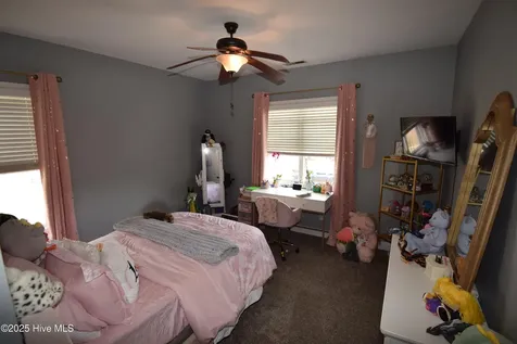 612 Dezi Lane Hubert NC 28539