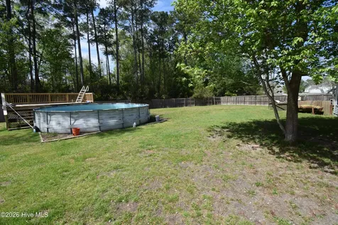 612 Dezi Lane Hubert NC 28539