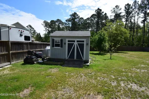 612 Dezi Lane Hubert NC 28539