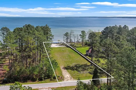 107 Cedarwood Drive Havelock NC 28532