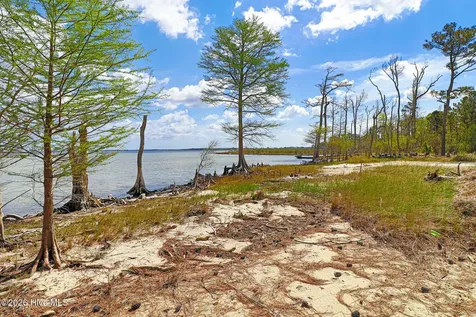107 Cedarwood Drive Havelock NC 28532