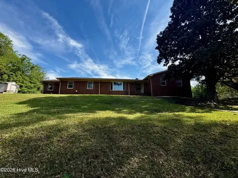 1307 Cogdell Drive Kinston NC 28501