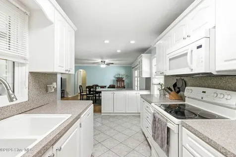235 Oak Street Wallace NC 28466