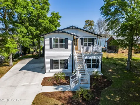 725 Chadwick Shores Drive Sneads Ferry NC 28460