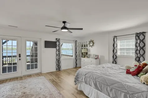 725 Chadwick Shores Drive Sneads Ferry NC 28460