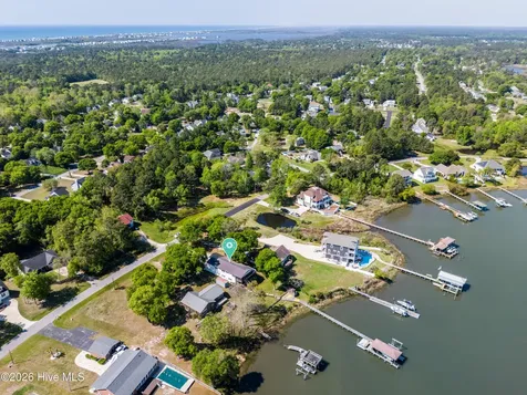 725 Chadwick Shores Drive Sneads Ferry NC 28460