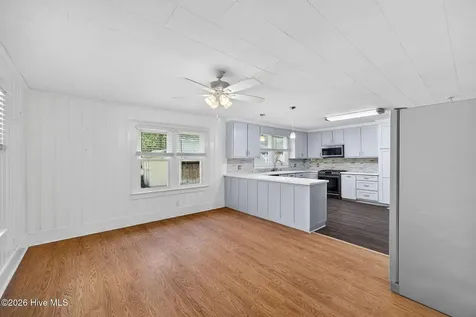 302 W Wilmington Street Burgaw NC 28425