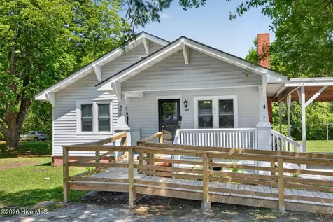 302 W Wilmington Street Burgaw NC 28425