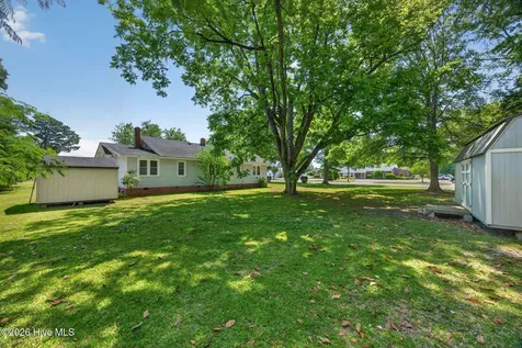 302 W Wilmington Street Burgaw NC 28425