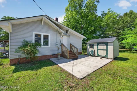 302 W Wilmington Street Burgaw NC 28425