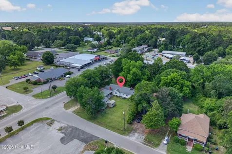 302 W Wilmington Street Burgaw NC 28425
