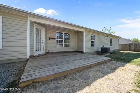 300 Carlisle Court Jacksonville NC 28540