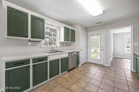 300 Carlisle Court Jacksonville NC 28540