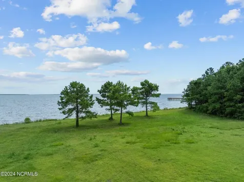 363 Wind Lake Road S Oriental NC 28571