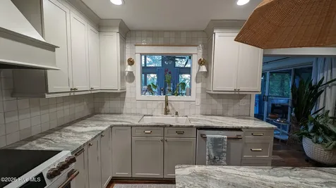 215 Harbor Drive Morehead City NC 28557