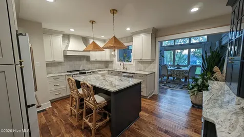 215 Harbor Drive Morehead City NC 28557