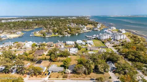 215 Harbor Drive Morehead City NC 28557