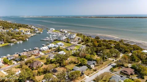 215 Harbor Drive Morehead City NC 28557