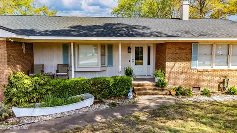 215 Harbor Drive Morehead City NC 28557