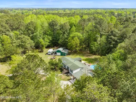 127 Rojay Lane Richlands NC 28574
