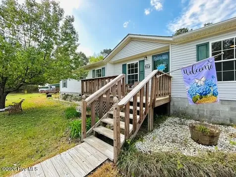 127 Rojay Lane Richlands NC 28574
