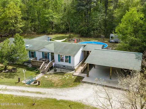 127 Rojay Lane Richlands NC 28574