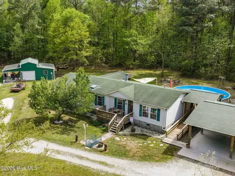 127 Rojay Lane Richlands NC 28574