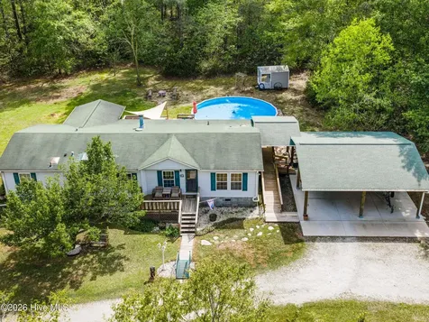 127 Rojay Lane Richlands NC 28574