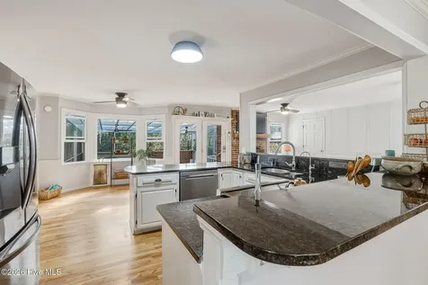 428 Holly Street Emerald Isle NC 28594