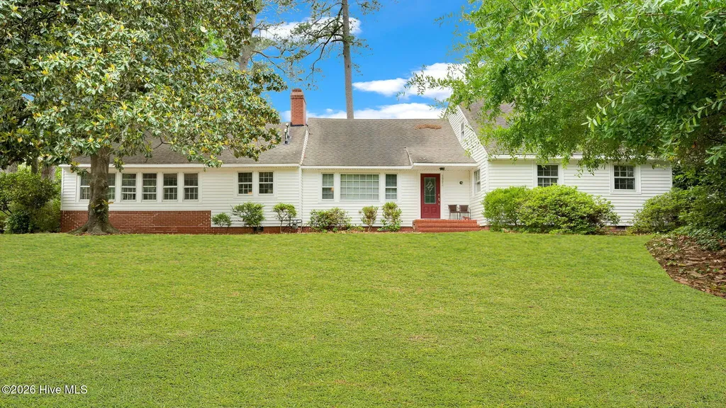 1902 Sherwood Drive Greenville NC 27858