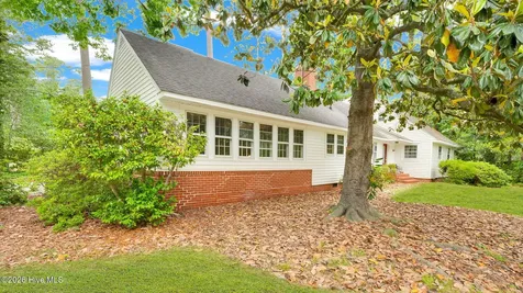 1902 Sherwood Drive Greenville NC 27858