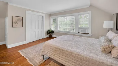 1902 Sherwood Drive Greenville NC 27858