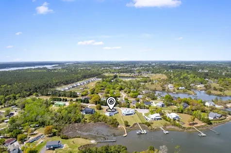 106 Elizabeth Way Court Swansboro NC 28584