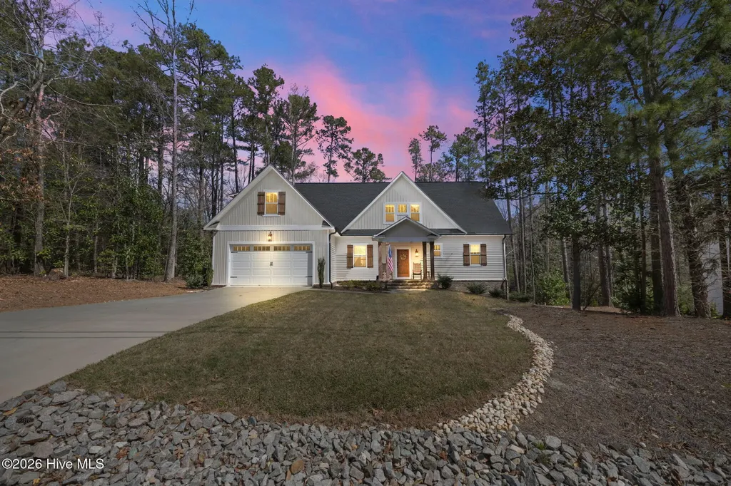 182 Lakeview Drive Whispering Pines NC 28327