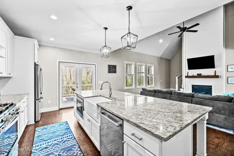 182 Lakeview Drive Whispering Pines NC 28327